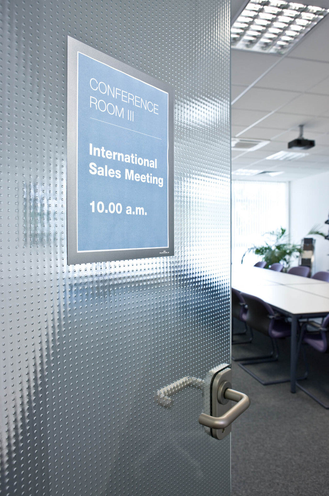 489923-durable-duraframe-a4-32cm-magnetic-sign-holder-silver