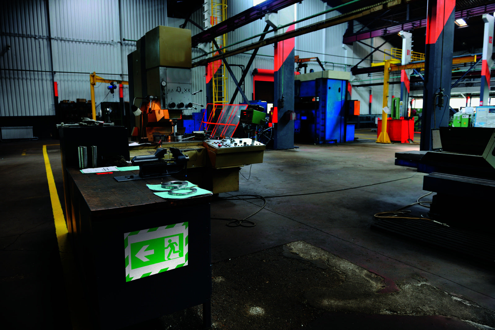 4944131-durable-duraframe-security-self-adhesive-a4-sign-display-green-white