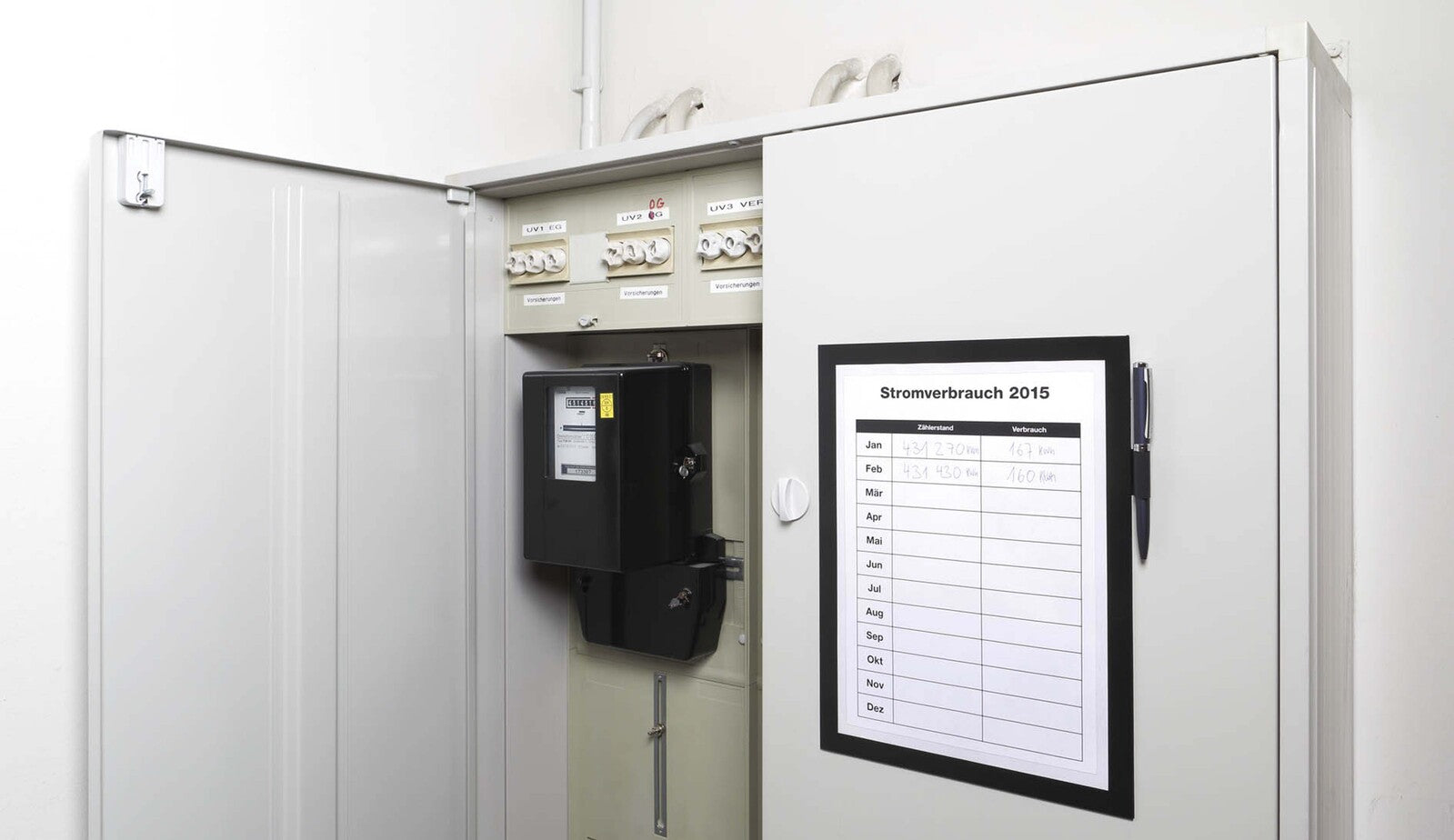 499301-durable-duraframe-magnetic-a4-note-sign-holder-black