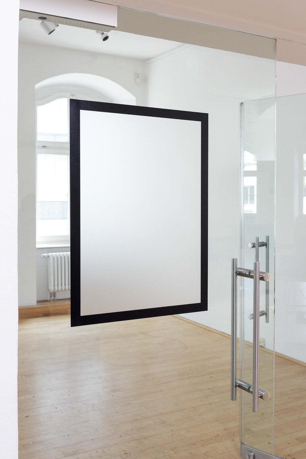 499501-durable-duraframe-poster-sign-a2-document-holder-black