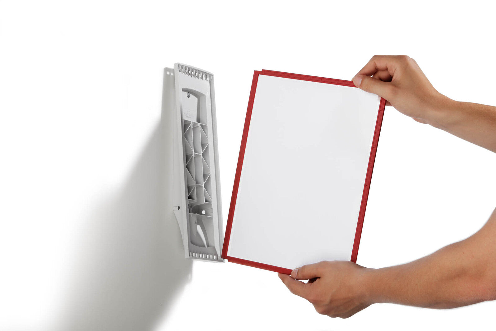 563100-durable-a4-sherpa-wall-w-10-display-panel-black-red