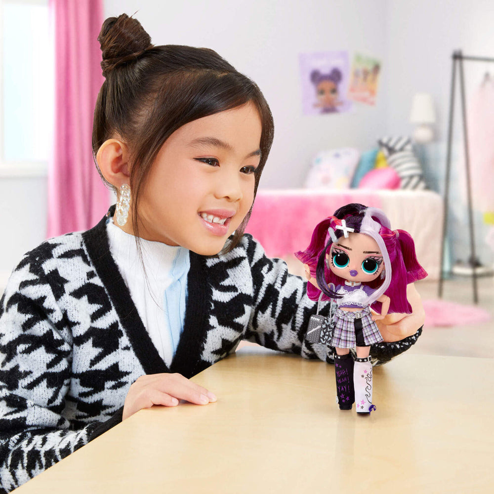 588702-jr-l-o-l-surprise-tweens-series-4-doll-jenny-rox-16-5cm-4
