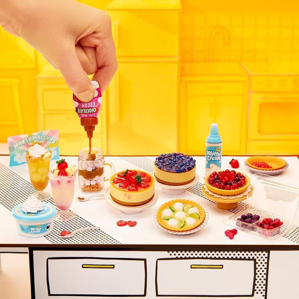 593782-mgas-miniverse-make-it-mini-diner-holiday-theme-assorted-8
