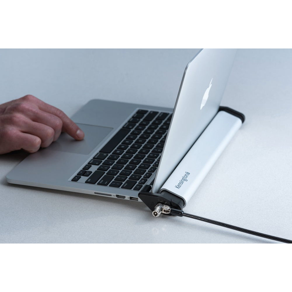 64451-kensington-aluminium-laptop-locking-station-silver