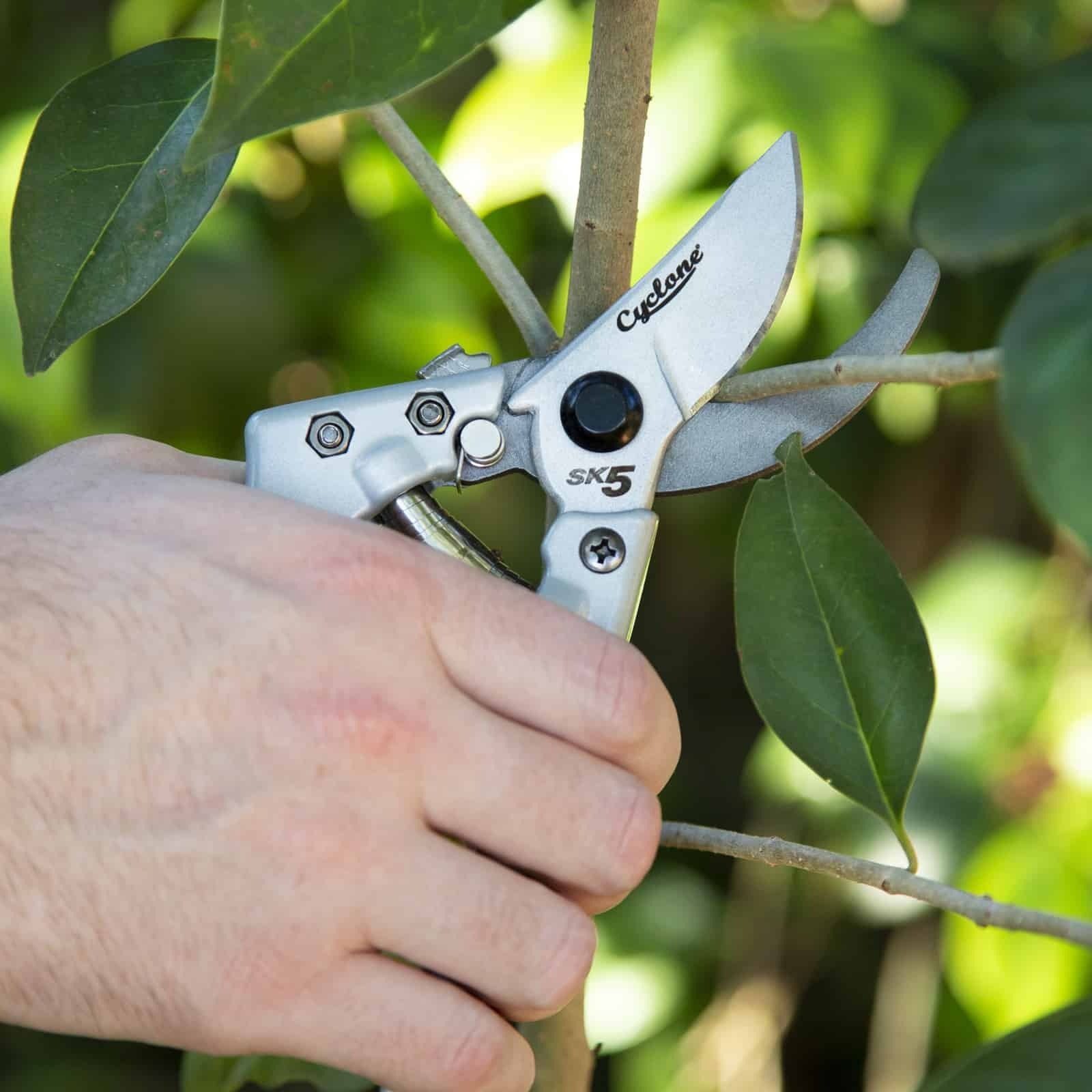 660443-cyclone-aluminium-quick-release-bypass-pruner-200mm-cutting-gardening