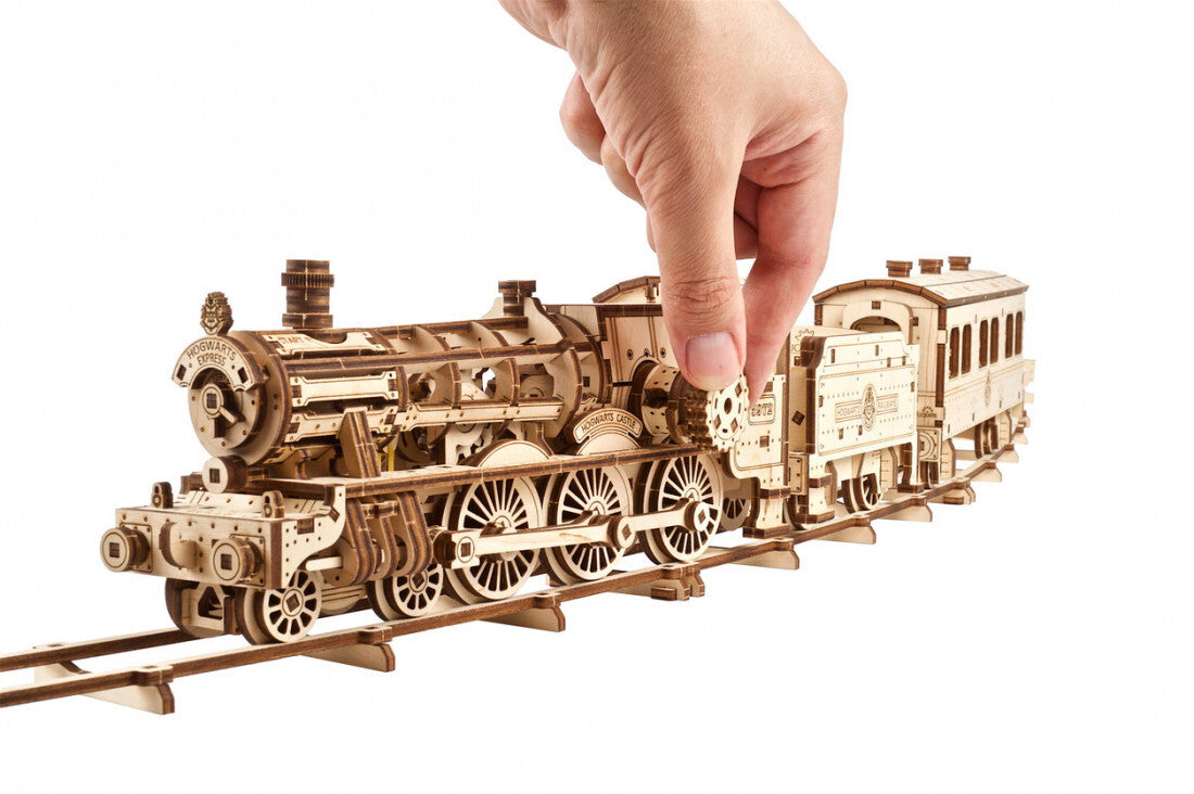 70176-ugears-hogwarts-expres-mechanical-wooden-3d-puzzle-04pc