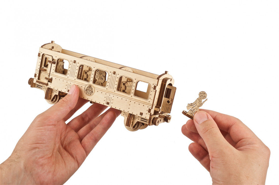 70176-ugears-hogwarts-expres-mechanical-wooden-3d-puzzle-04pc