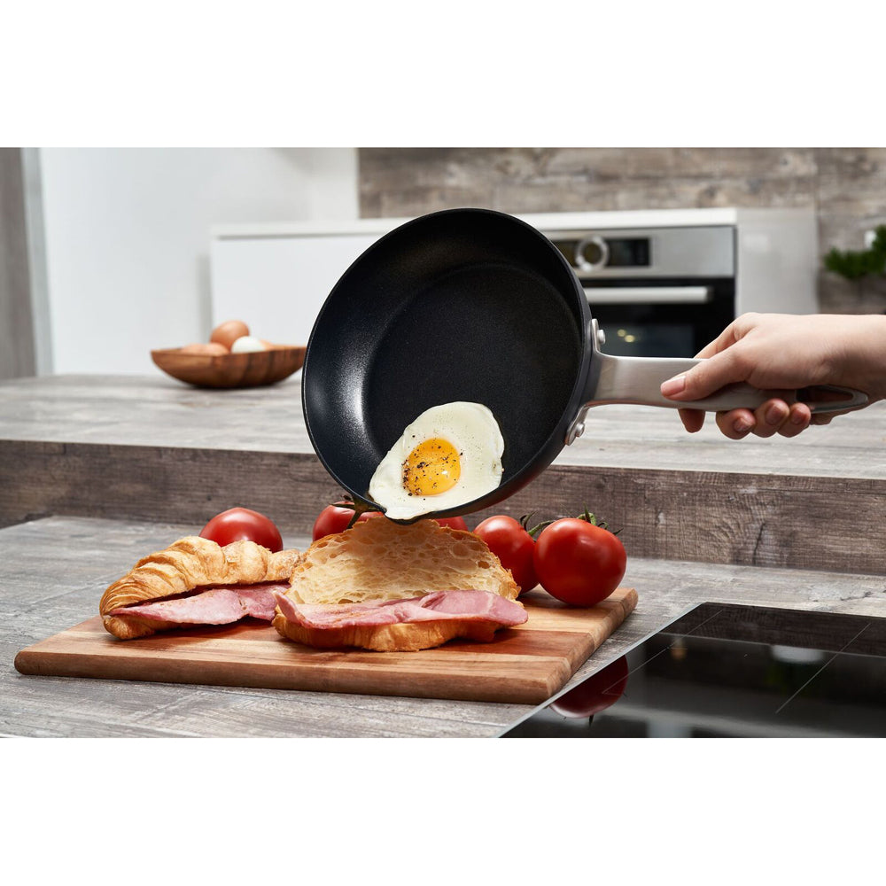 14720-zyliss-ultimate-pro-non-stick-aluminium-20cm-round-frying-pan-black