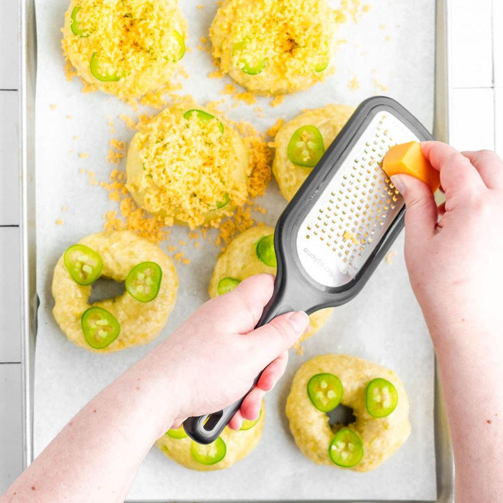 15230-microplane-select-series-18cm-coarse-grater-stainless-steel-zester-black