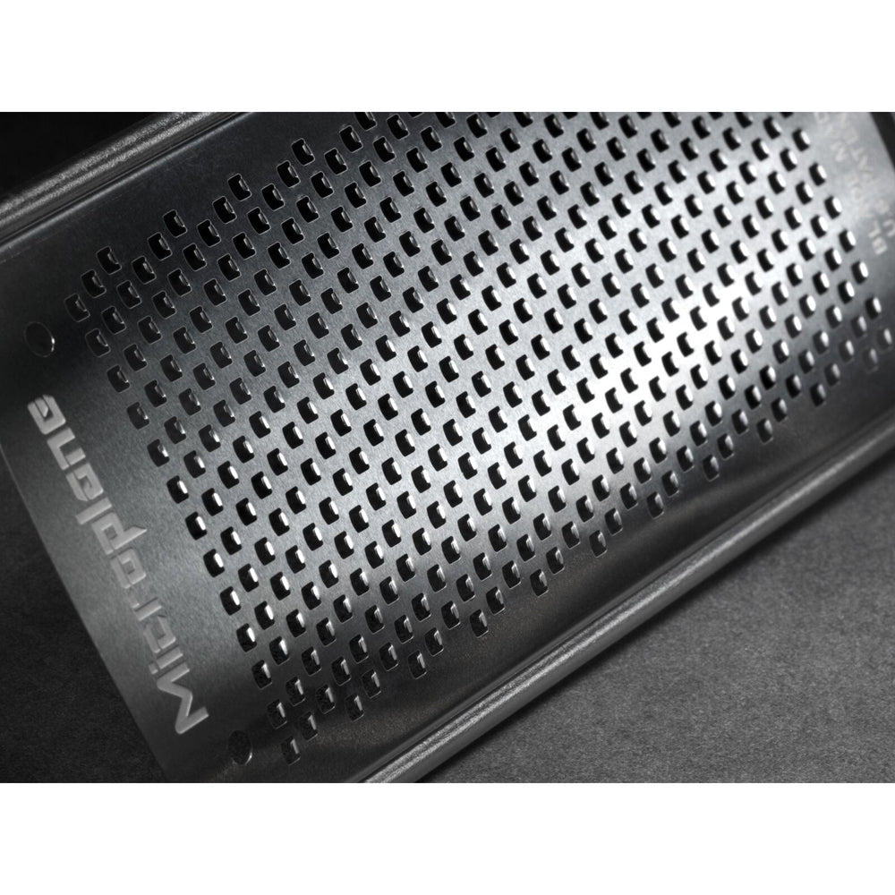 1532-microplane-gourmet-fine-grater-stainless-steel-zester-black