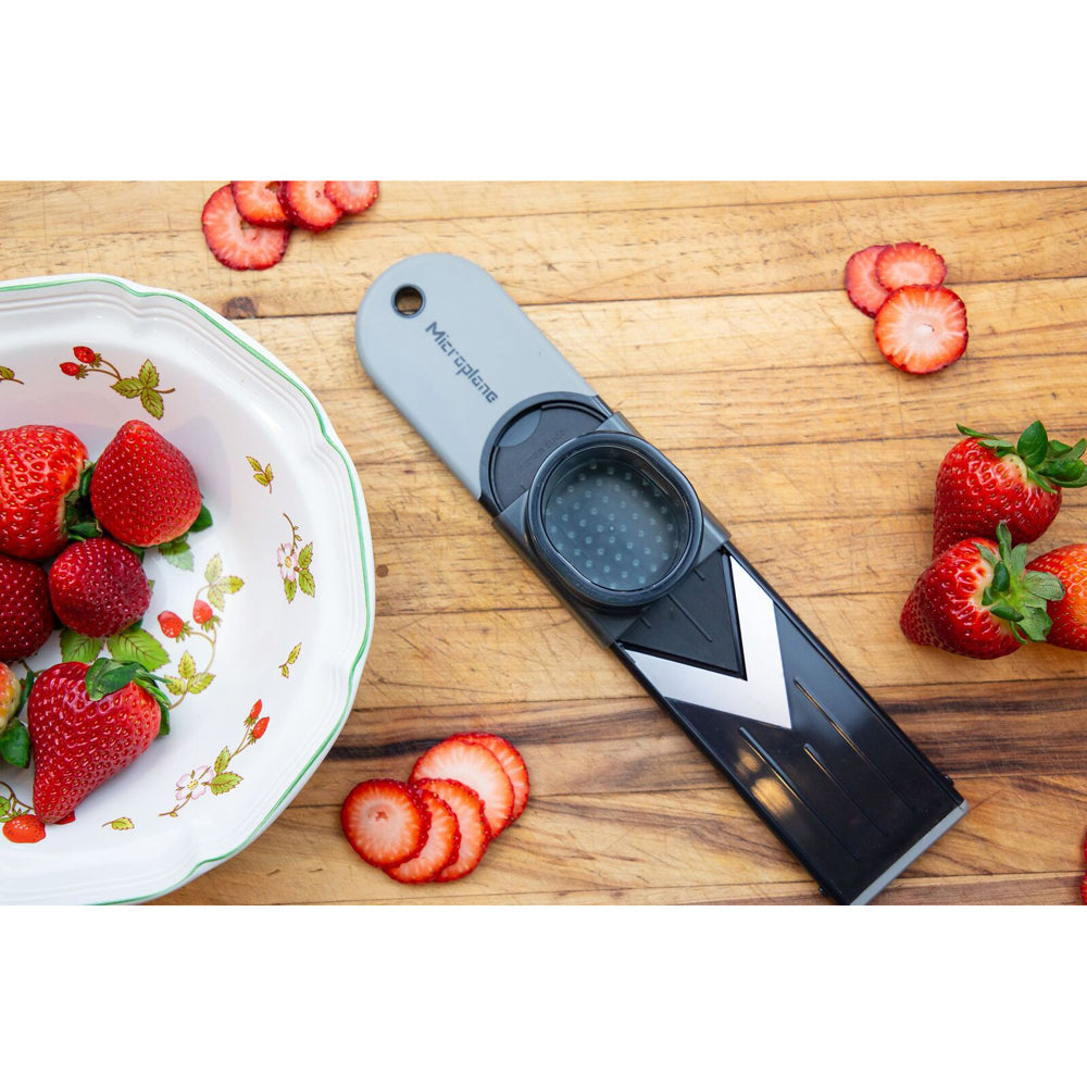 16100-microplane-30cm-mini-v-blade-mandoline-slicer-black