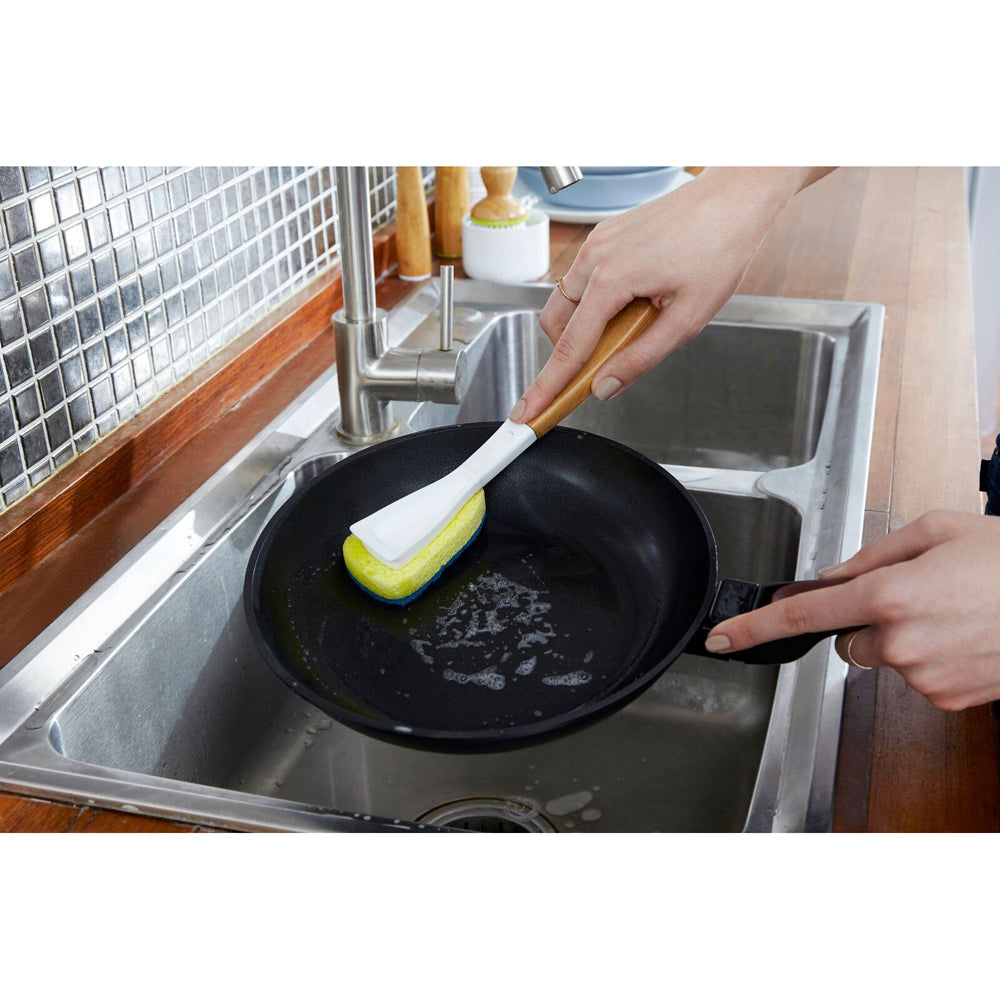 28802-full-circle-laid-back-2-dish-plate-sponge-triangle-w-bamboo-handle