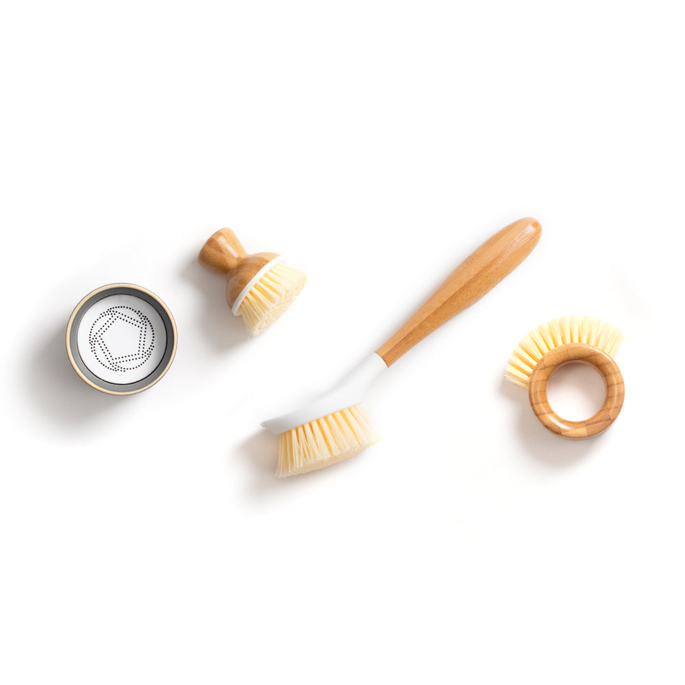 28940-full-circle-be-good-plastic-dish-plate-cleaning-brush-w-handle-white