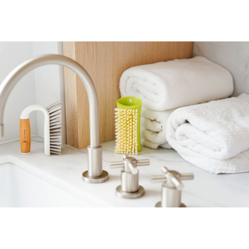 28950-full-circle-all-purpose-13cm-plastic-cleaning-scrub-brush-white