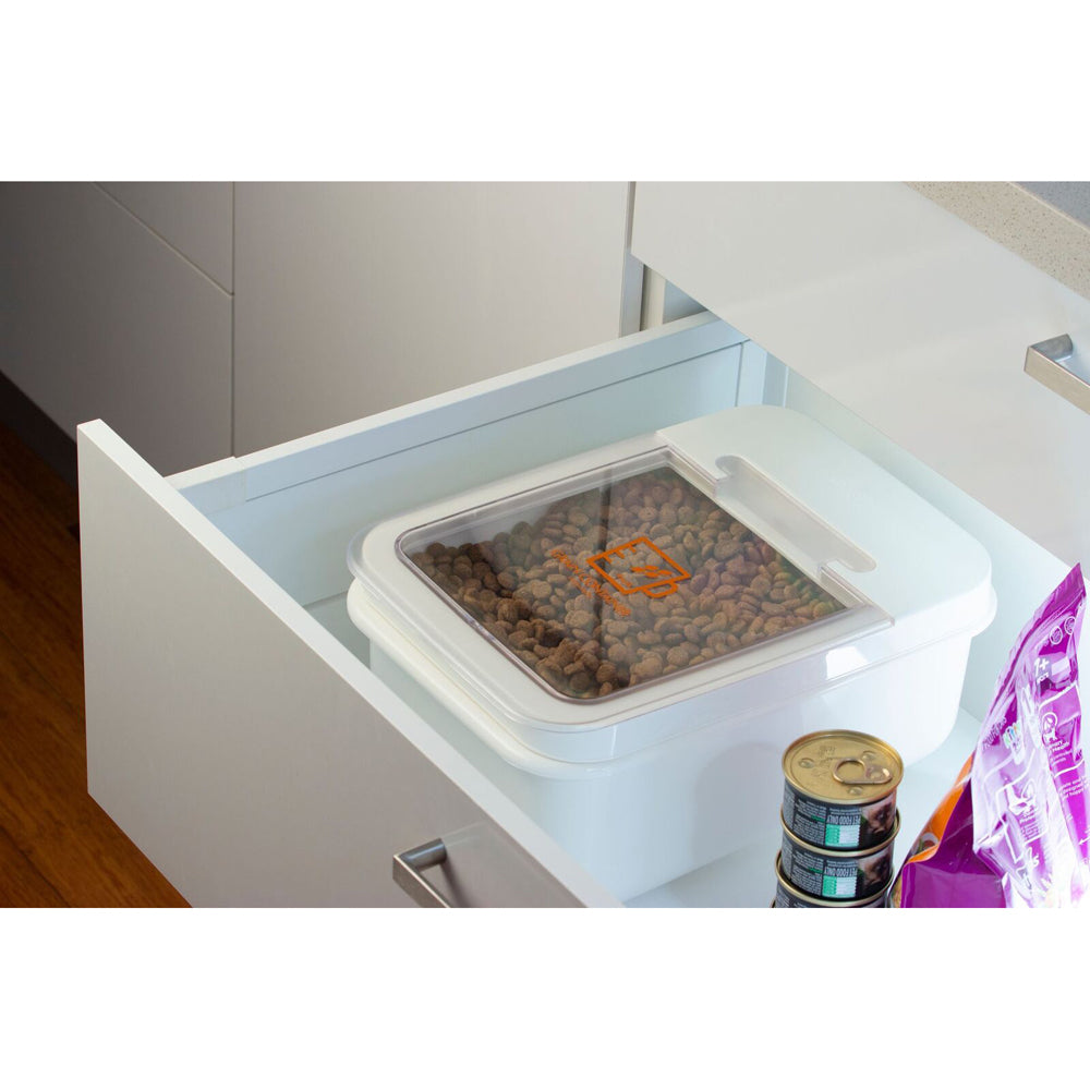 70940-lock-lock-8l-grain-dry-food-container-w-cup-white