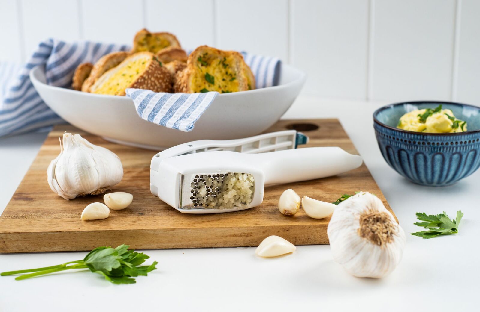 7238-culinare-plastic-27cm-garlic-press-crusher-white