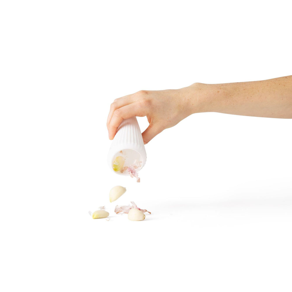 85033-chefn-7-5cm-garlic-clove-silicone-cone-peeler-white