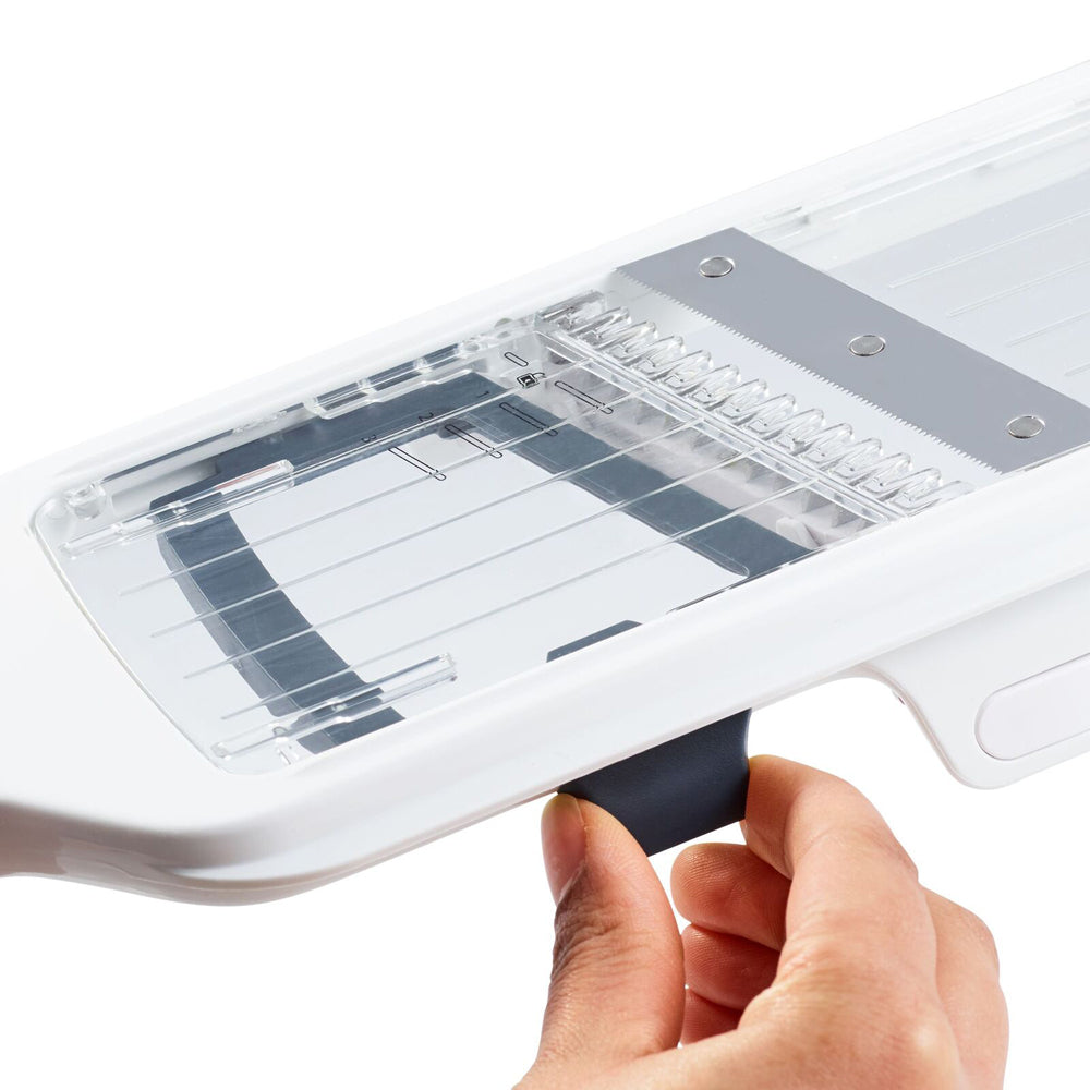 1328-zyliss-easy-control-handheld-slicer-w-adjustable-blade