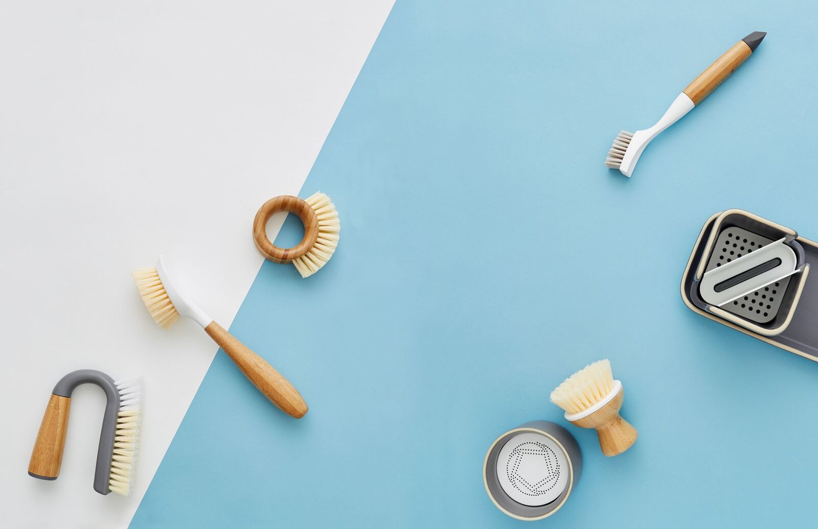 28940-full-circle-be-good-plastic-dish-plate-cleaning-brush-w-handle-white