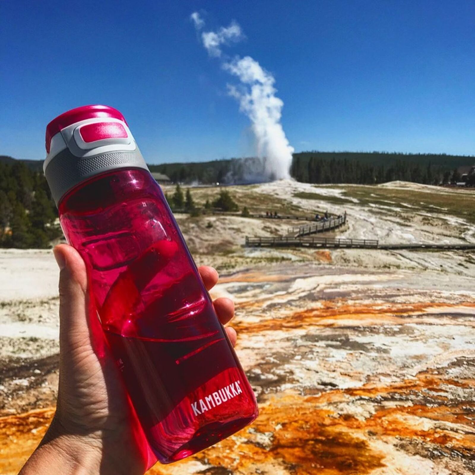 38072-kambukka-elton-snapclean-750ml-plastic-water-bottle-lipstick