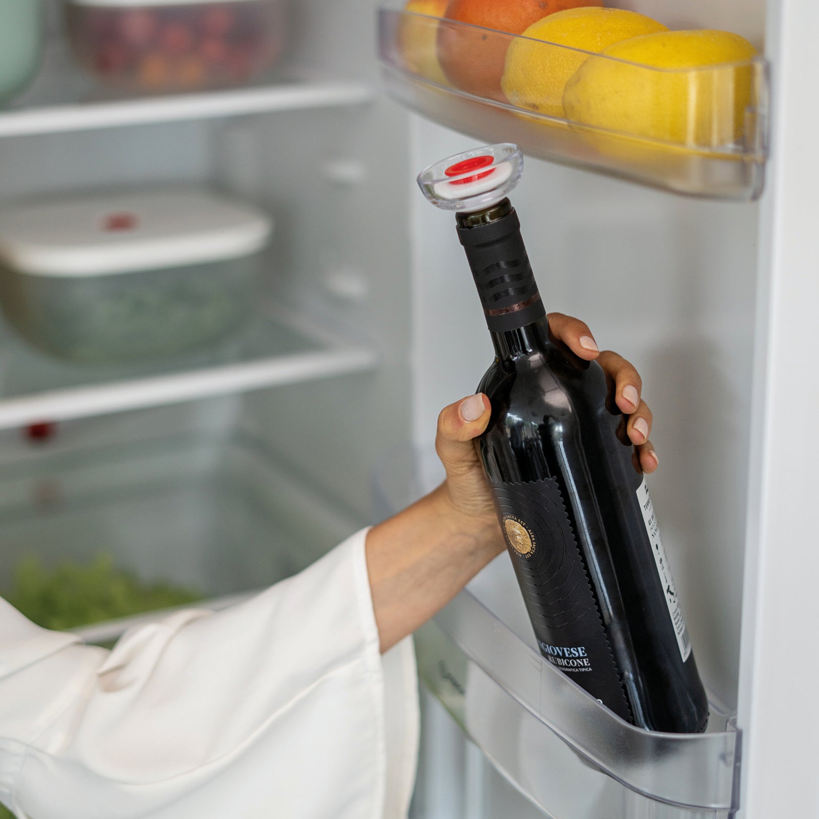 12340100-guzzini-save-it-5-2cm-silicone-vacuum-wine-bottle-cap-clear