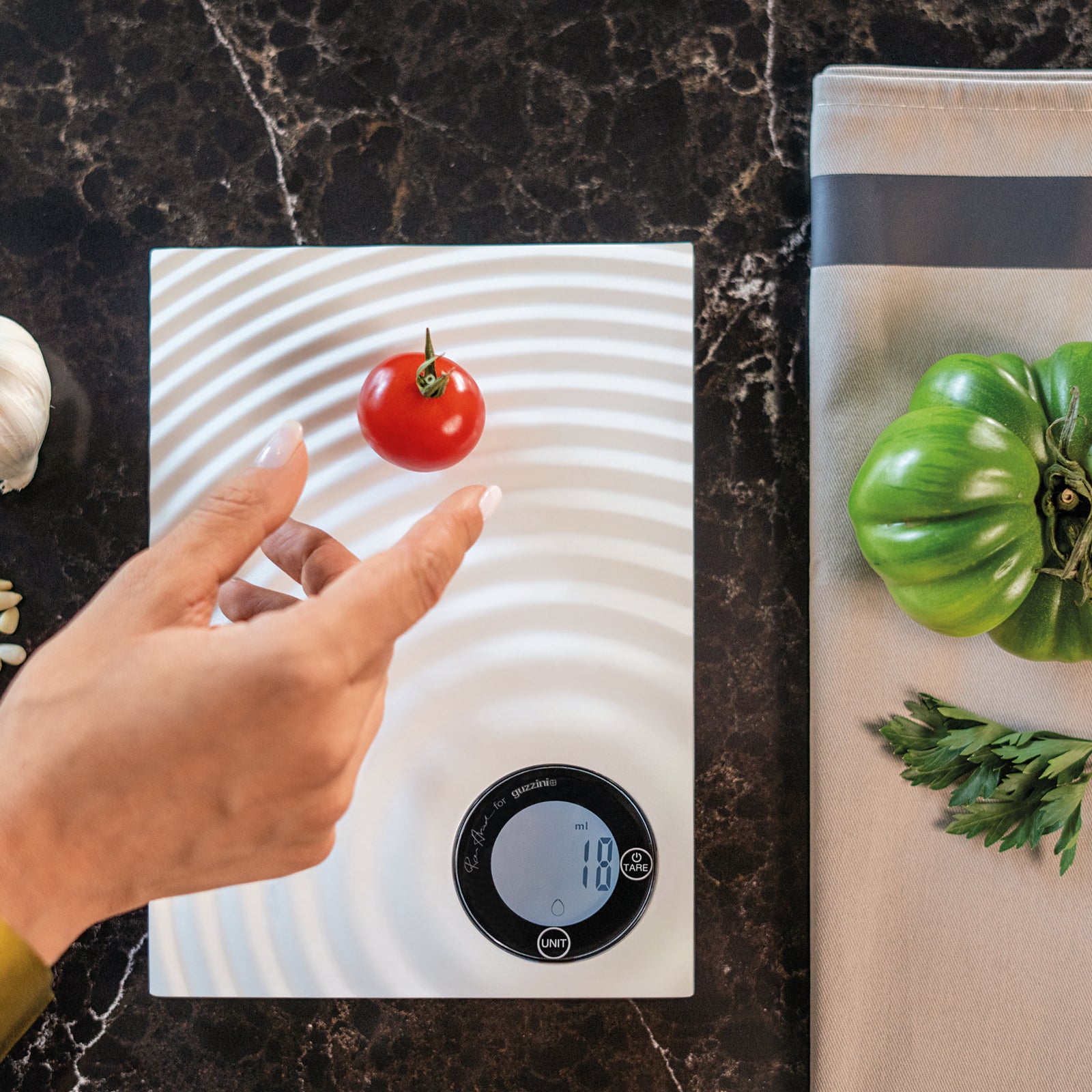 123600156-guzzini-icons-21cm-ripples-electronic-5kg-scale-white