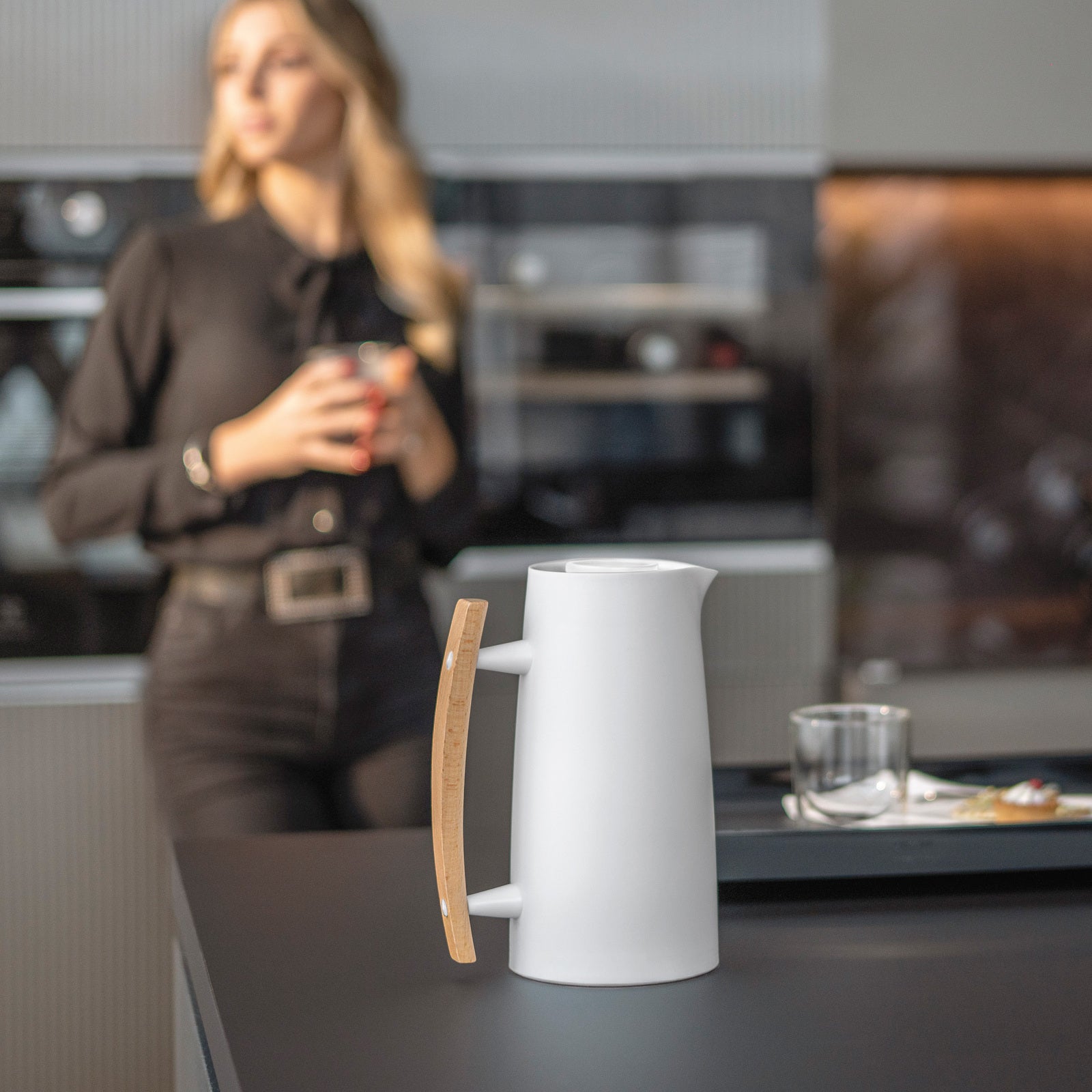 12560011-guzzini-icons-riviera-63-thermal-1l-vacuum-flask-white