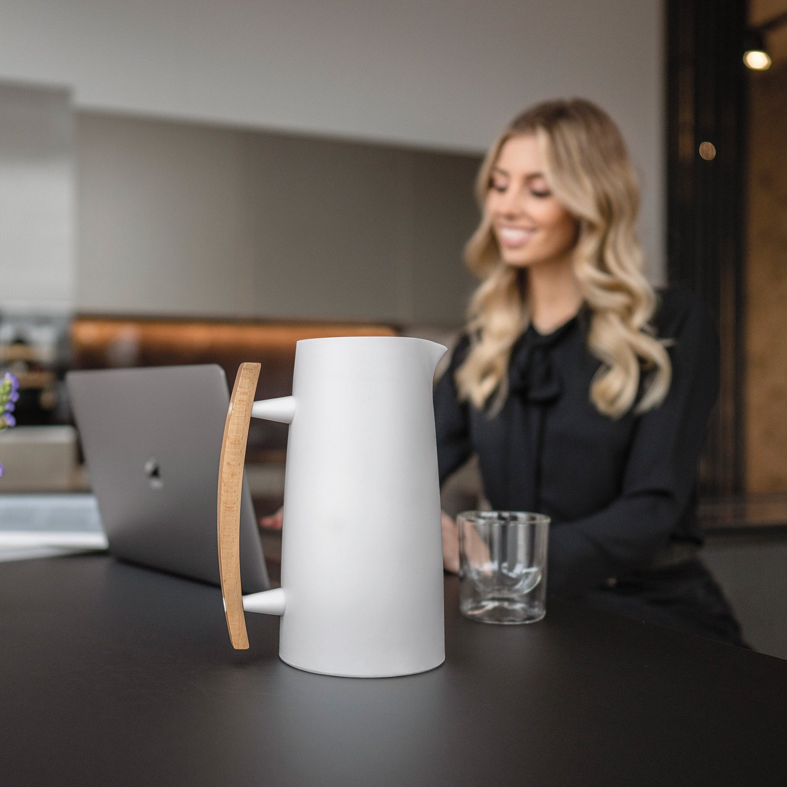 12560011-guzzini-icons-riviera-63-thermal-1l-vacuum-flask-white