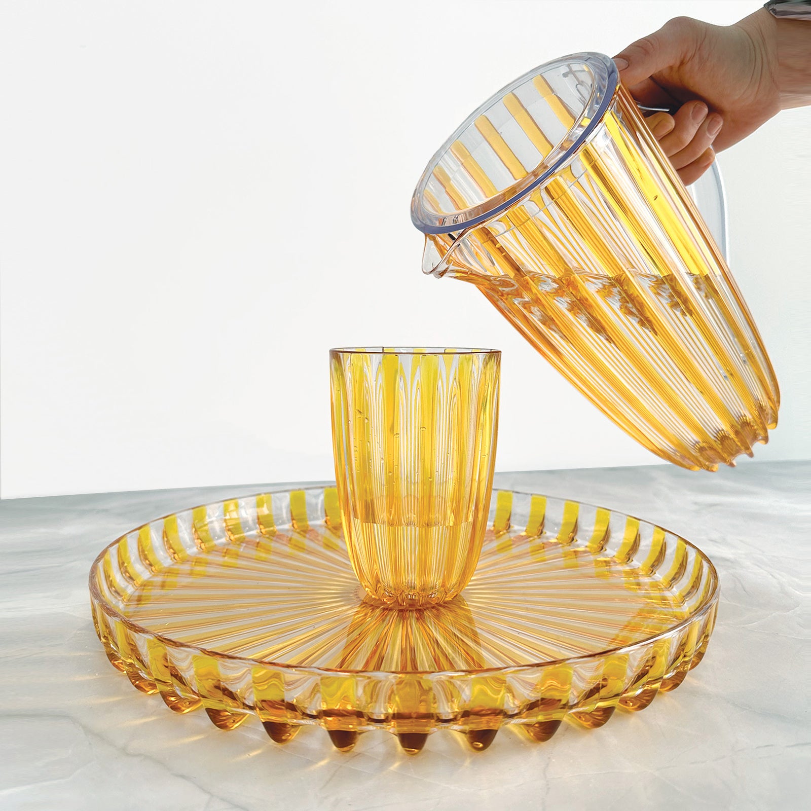 125701151-guzzini-dolcevita-31cm-round-serving-tray-amber