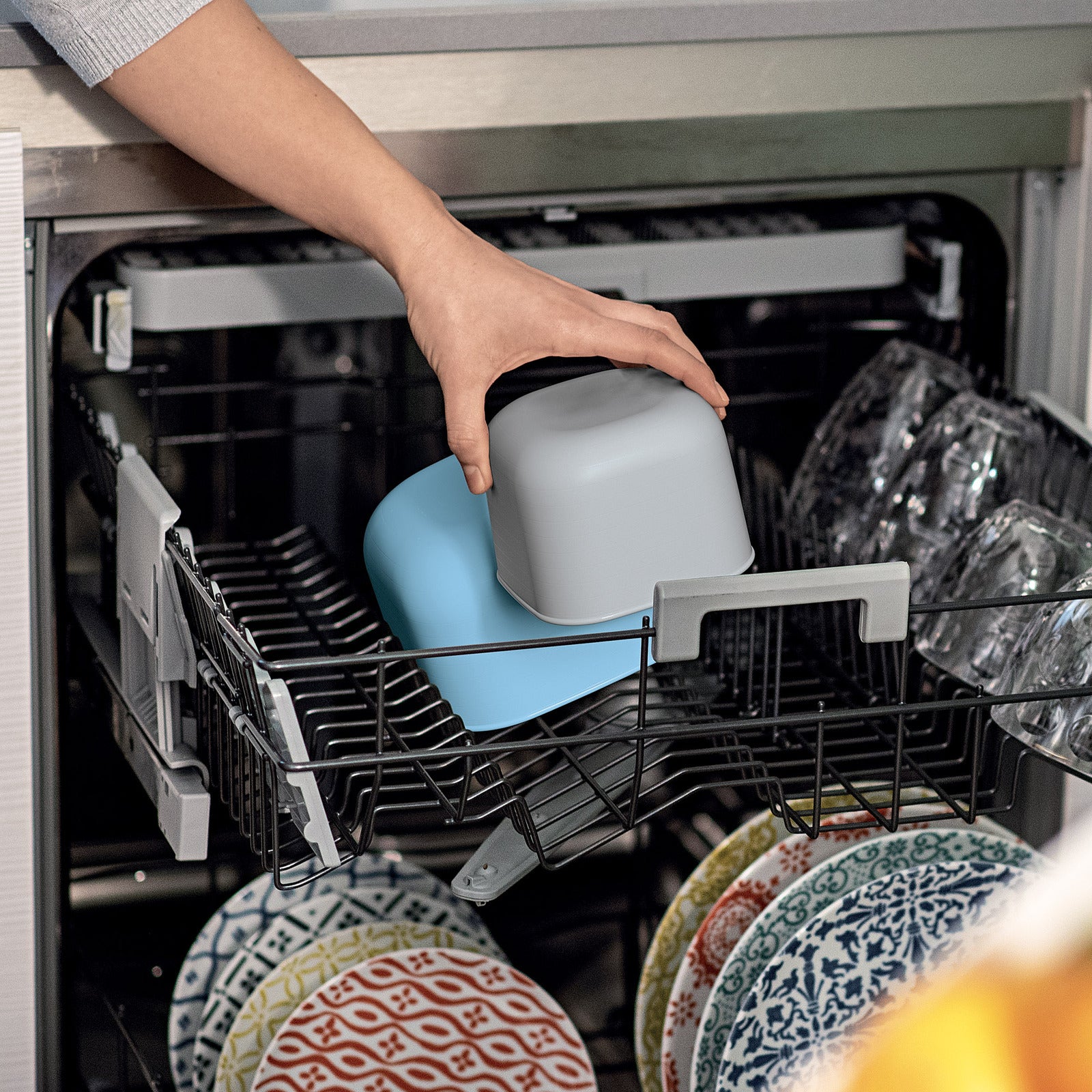 170701177-guzzini-store-more-750ml-shallow-airtight-container-dark-grey