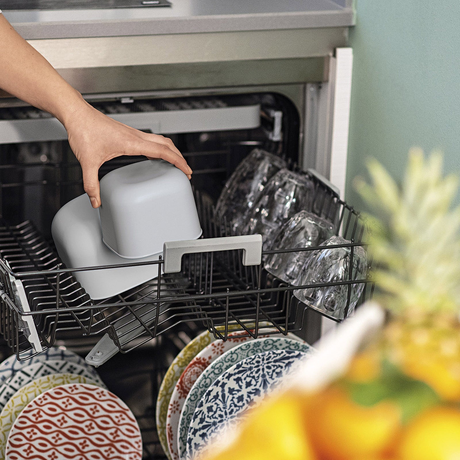 170705177-guzzini-store-more-2-8l-shallow-airtight-container-dark-grey