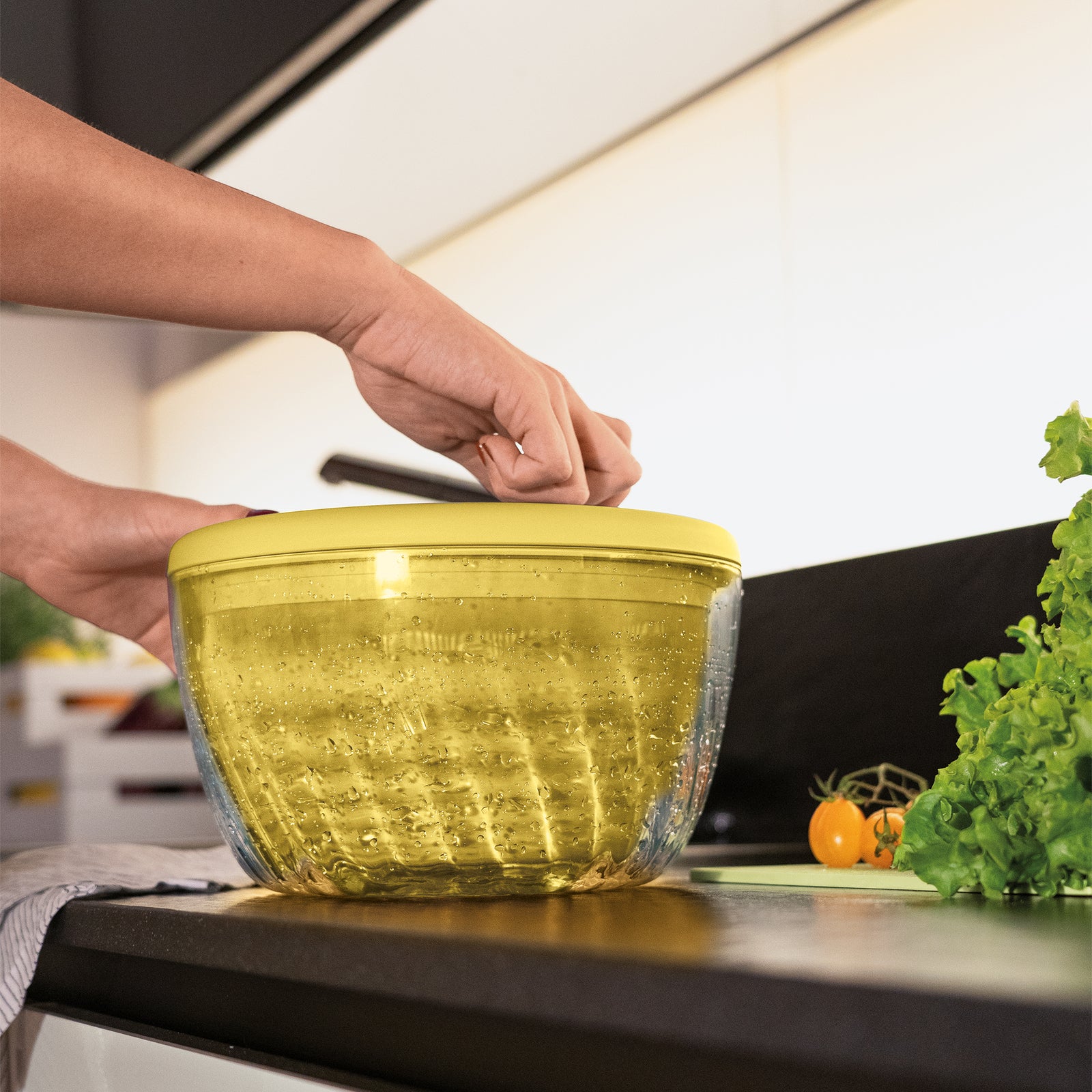 17090056-guzzini-kitchen-active-design-19cm-4l-plastic-salad-spinner-w-lid-acid-yellow