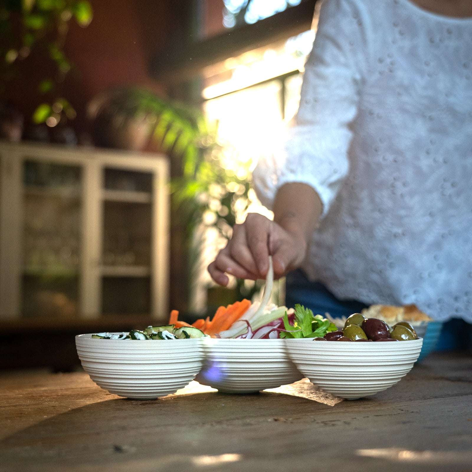 171200158-guzzini-earth-tierra-29-5cm-hors-doeuvres-dish-taupe