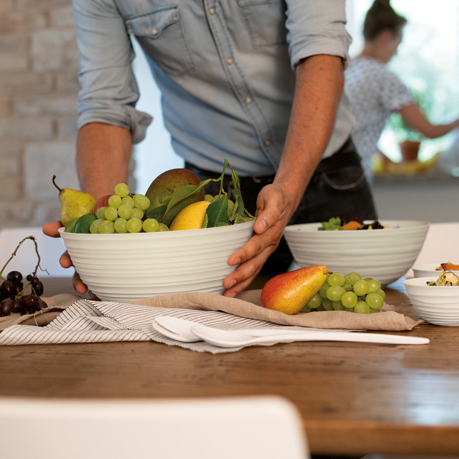 175030158-guzzini-tierra-plastic-30cm-5l-round-bowl-xl-taupe