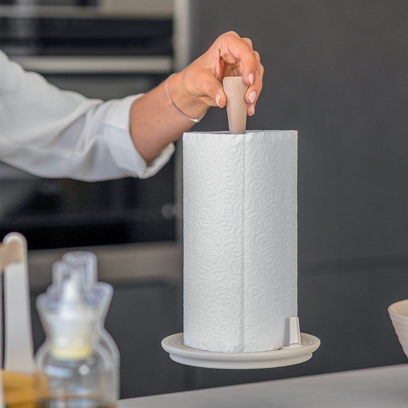 180200156-guzzini-tierra-roll-tear-universal-kitchen-roll-holder-white