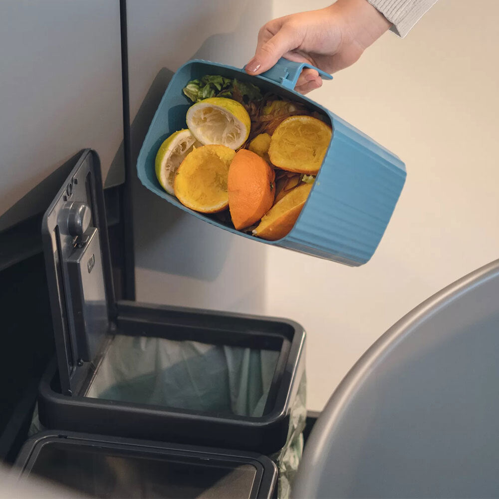 185700156-2c3-guzzini-21x18cm-hanging-food-waste-caddy-compost-bin-w-lid-white