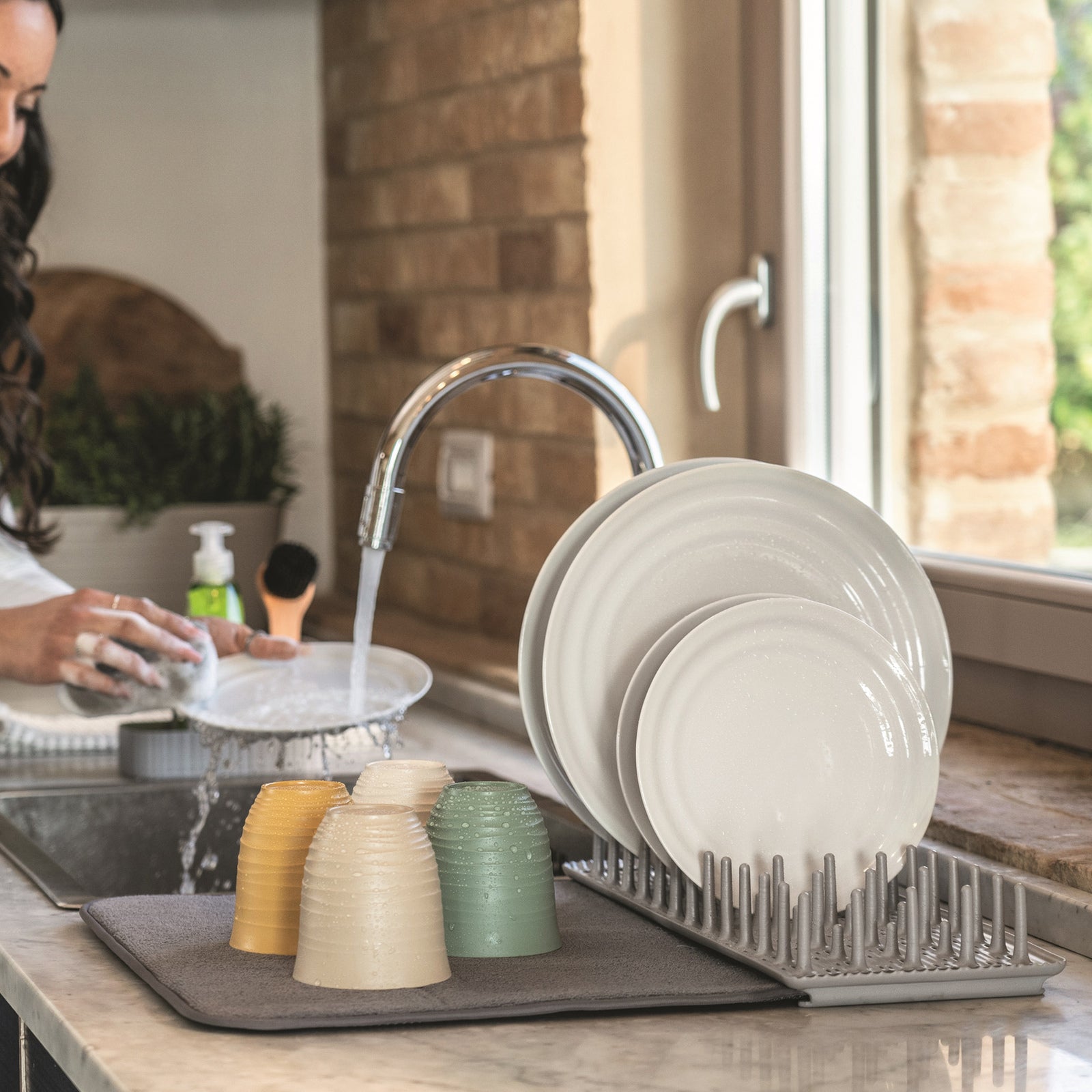 18580033-guzzini-eco-kitchen-55cm-dry-safe-dish-drainer-w-mat-grey