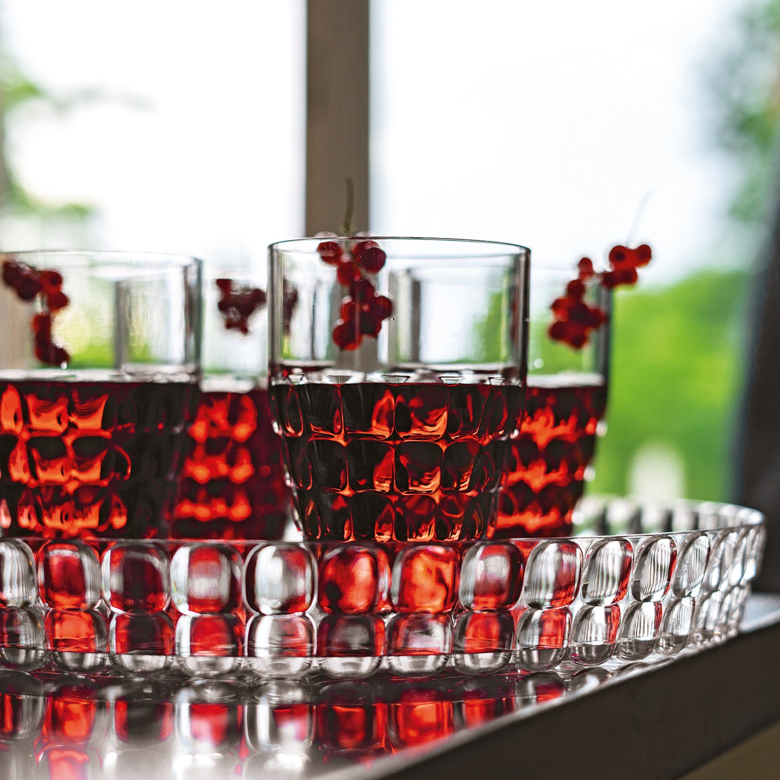 19890100-guzzini-tiffany-35-6cm-round-plastic-serving-tray-clear