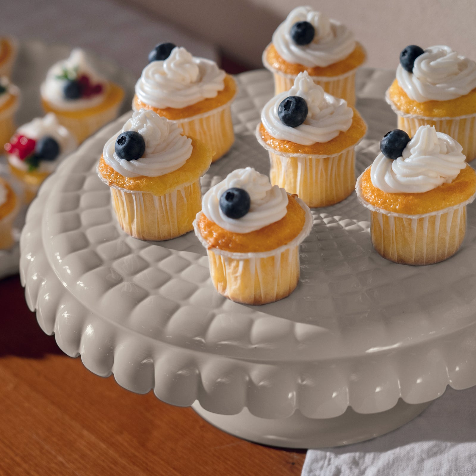 199401158-guzzini-tiffany-30cm-small-cake-stand-w-dome-tableware-taupe