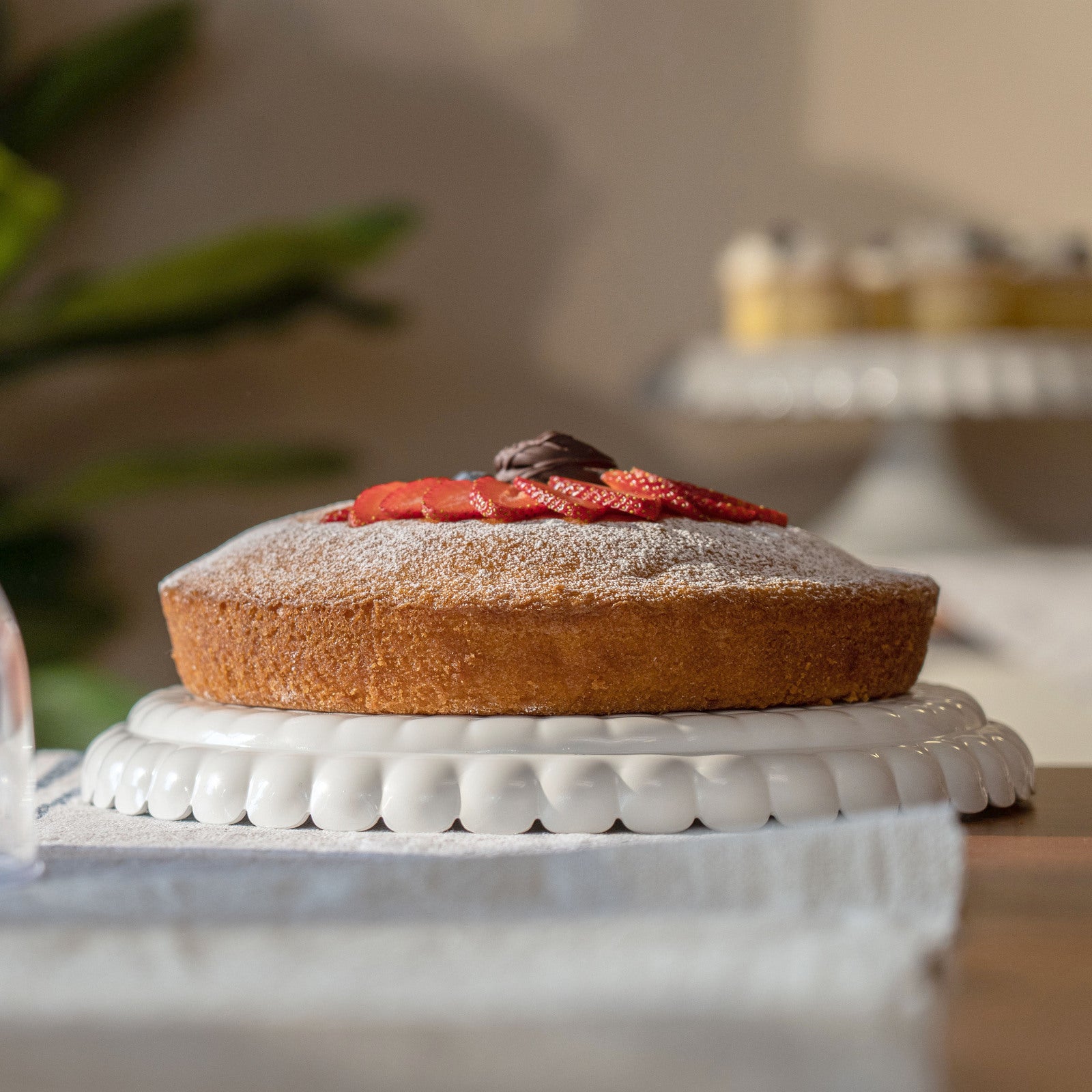 199501156-guzzini-tifanny-30cm-small-cake-serving-set-white
