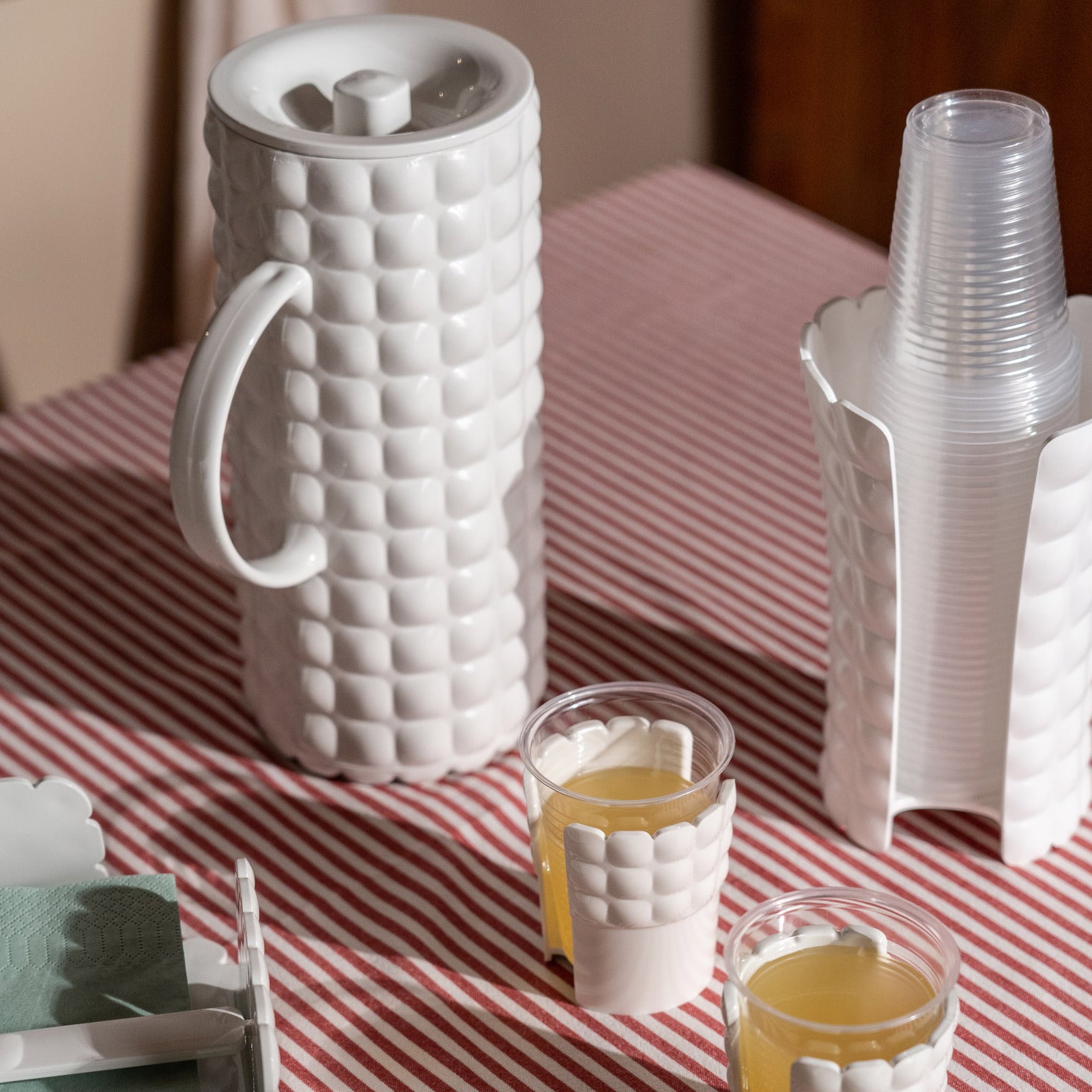 225600156-guzzini-tiffany-1-75l-25-5cm-plastic-pitcher-white