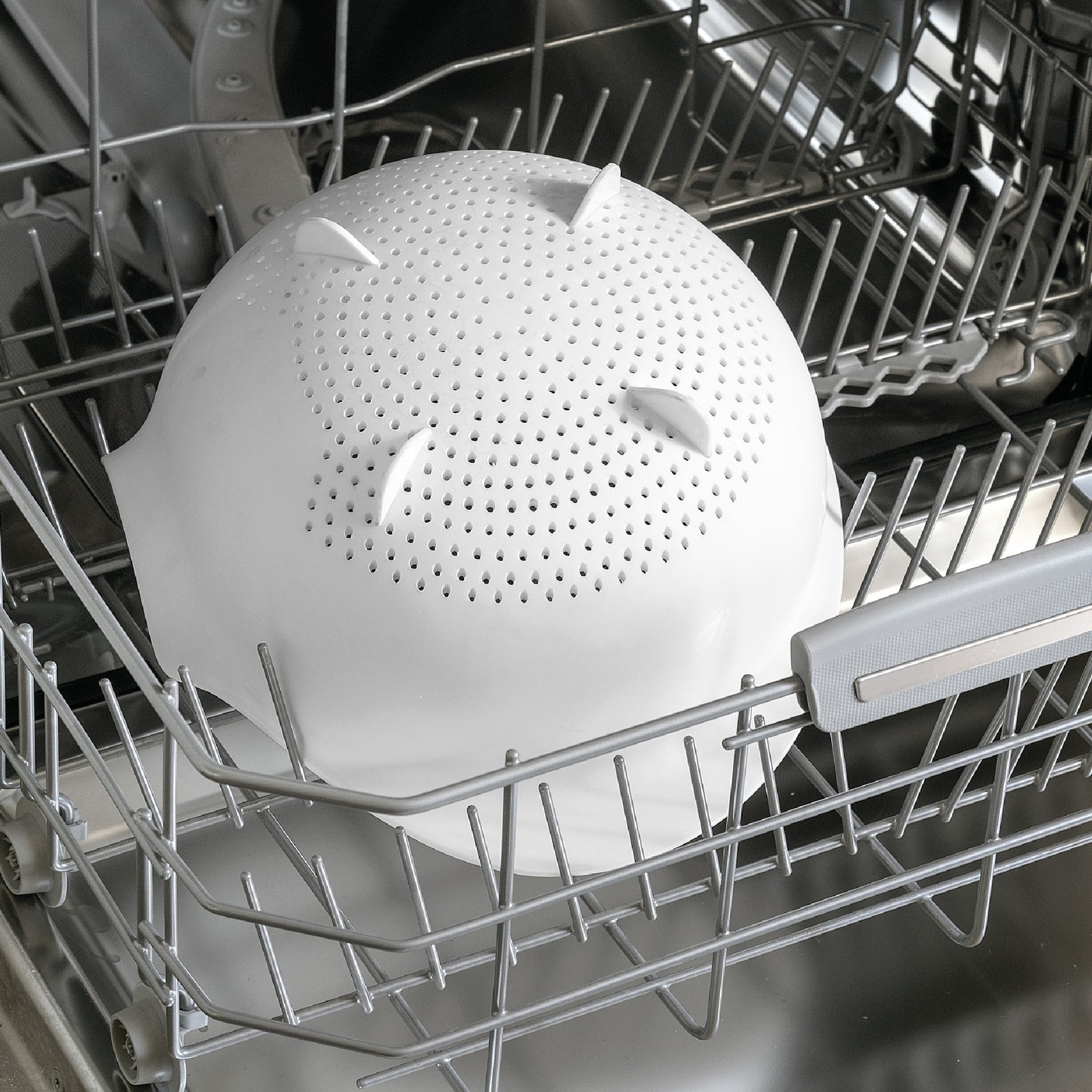 29950011-guzzini-29-5cm-plastic-easy-pouring-colander-white
