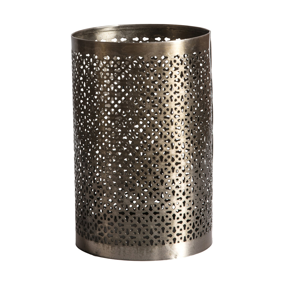 5059413405815-hudson-living-sheeka-hurricane-18cm-iron-nickel-vase-silver
