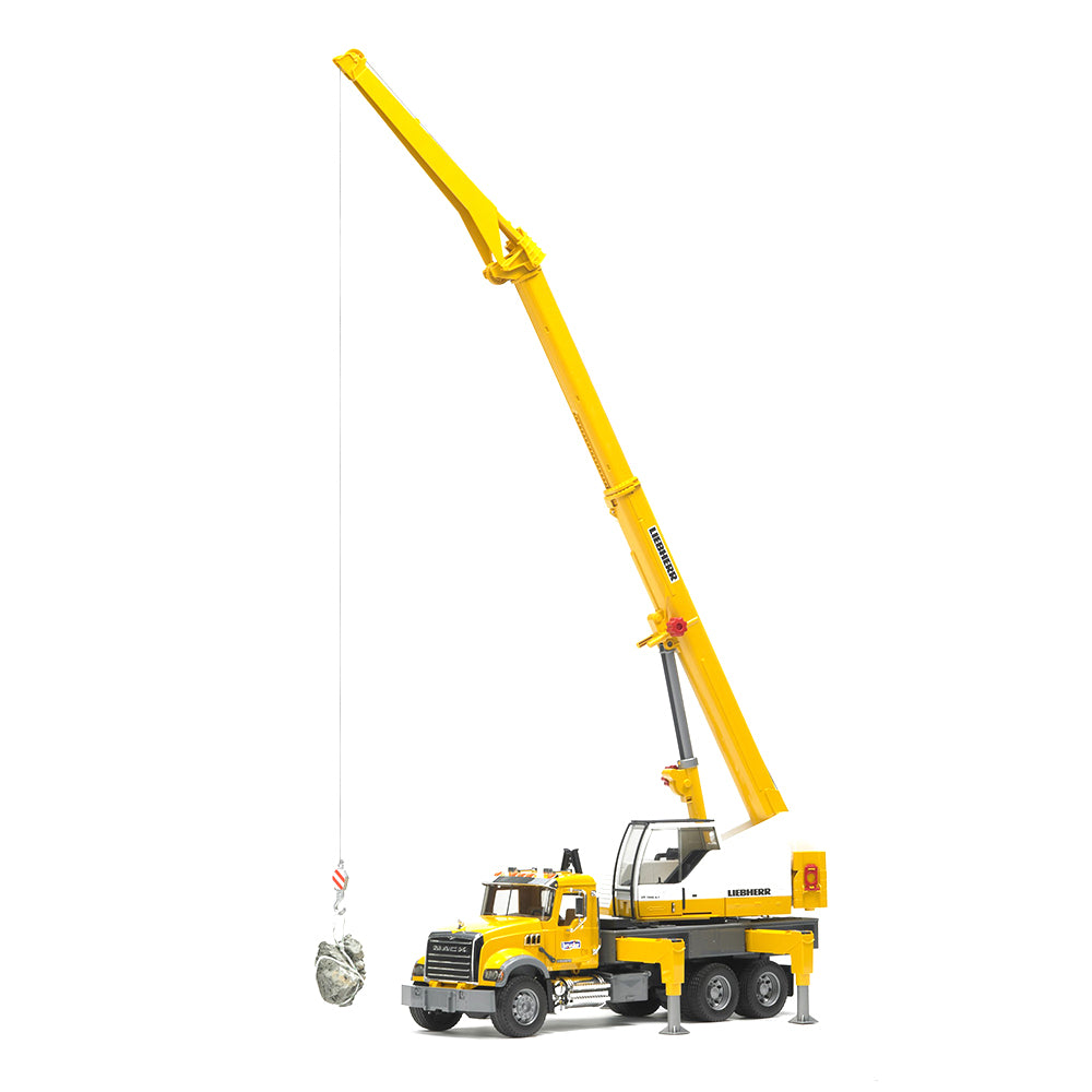 02818-bruder-mack-granite-liebherr-crane-truck