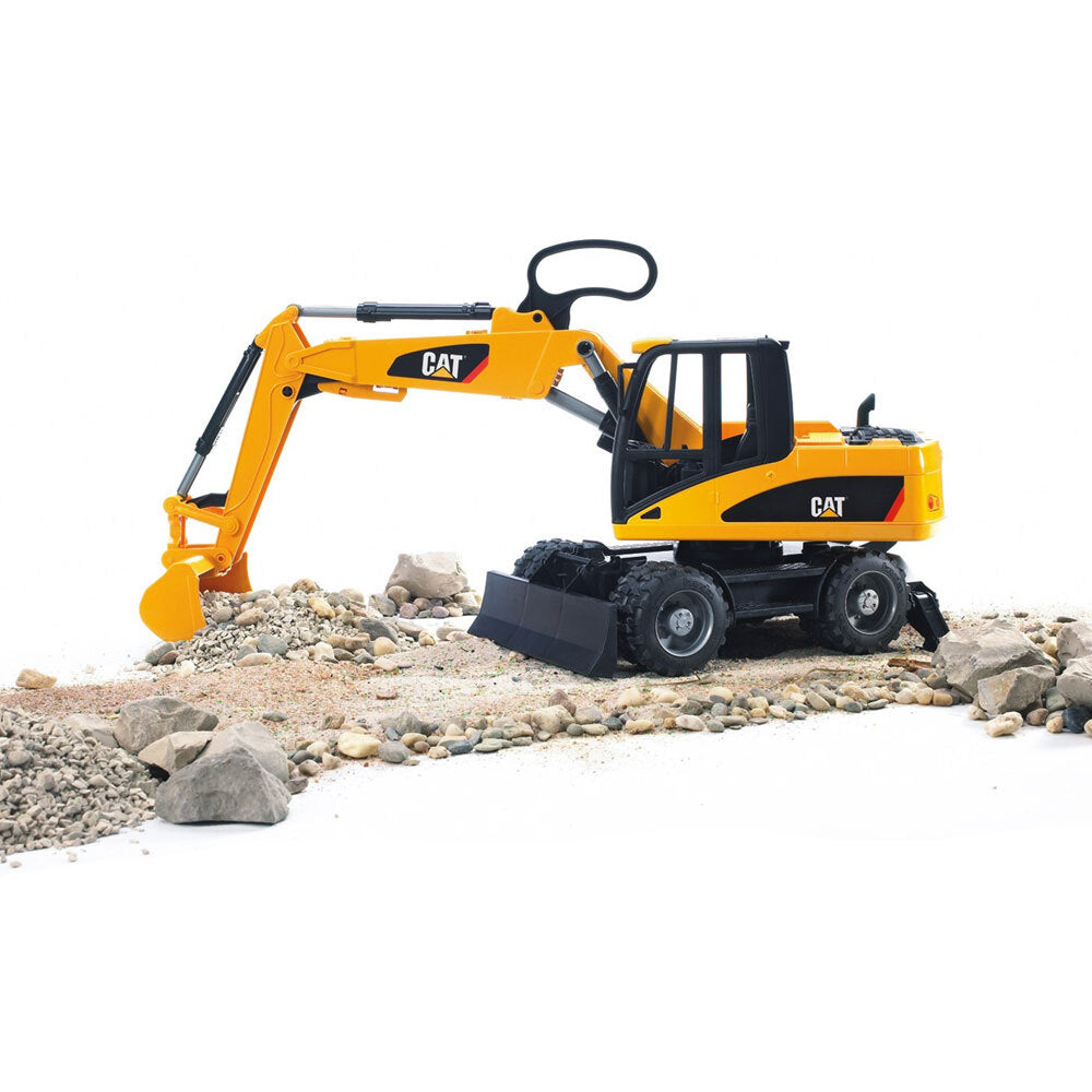 24002445-bruder-1-16-caterpillar-wheeled-excavator-toy-4y