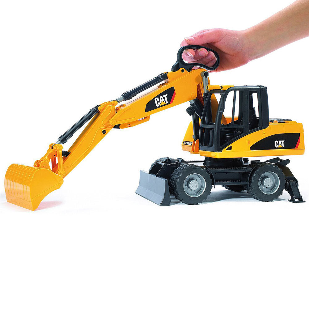 24002445-bruder-1-16-caterpillar-wheeled-excavator-toy-4y