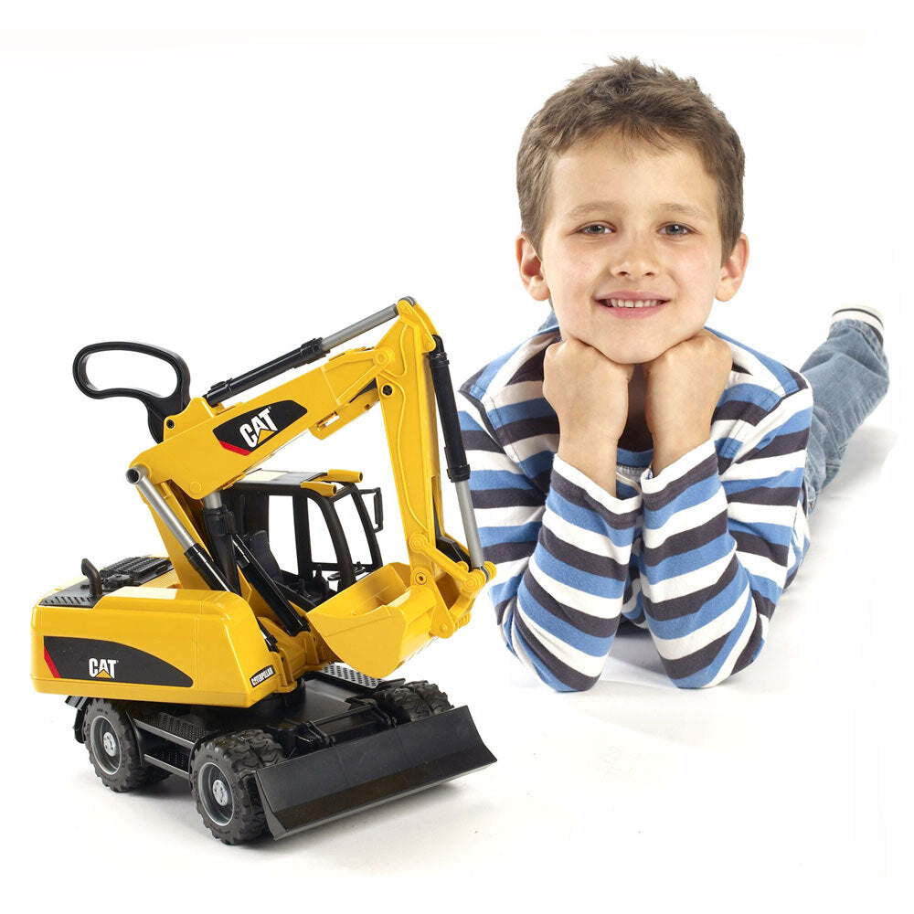 24002445-bruder-1-16-caterpillar-wheeled-excavator-toy-4y