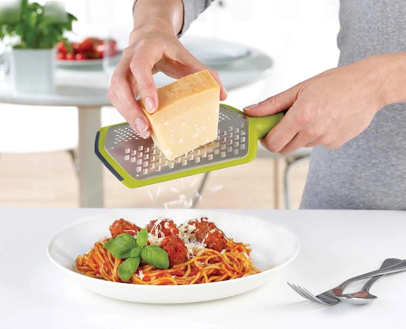20017-joseph-joseph-coarse-fine-29-5cm-twist-grater-green