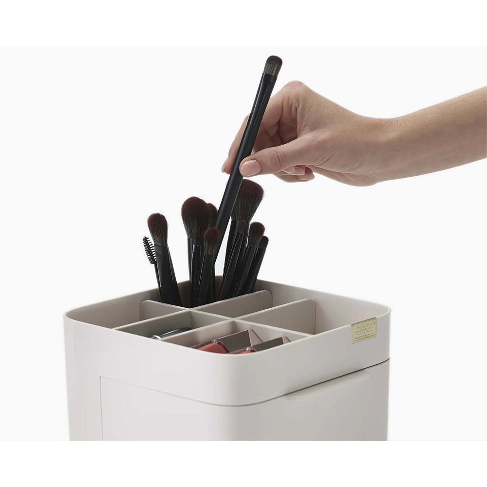 75007-joseph-joseph-make-me-up-compact-mirror-cosmetic-organiser-set