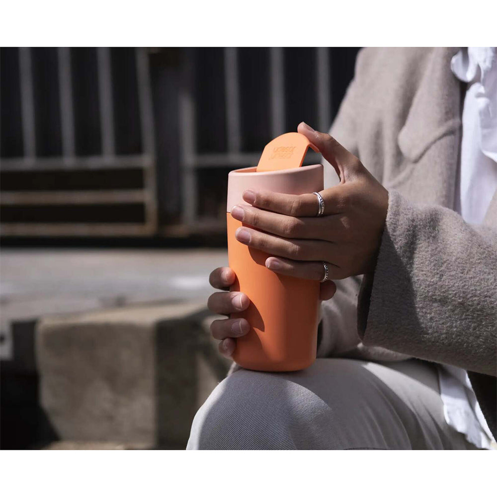 81131-joseph-joseph-sipp-454ml-17cm-travel-mug-cup-coral